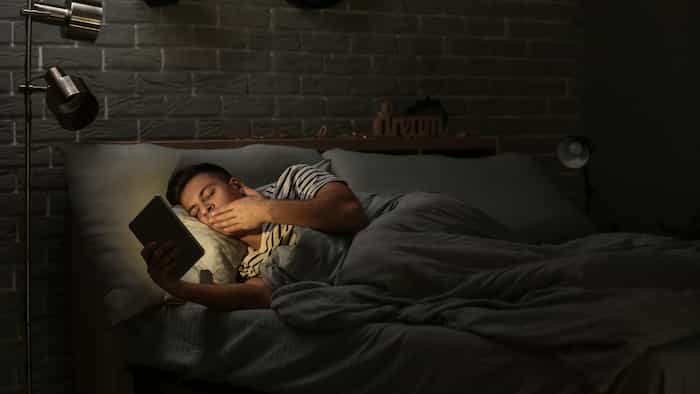 Neuroscienze del sonno: meccanismi e 6 funzioni del dormire bene che curano il cervello 3 Privazione del sonno 1