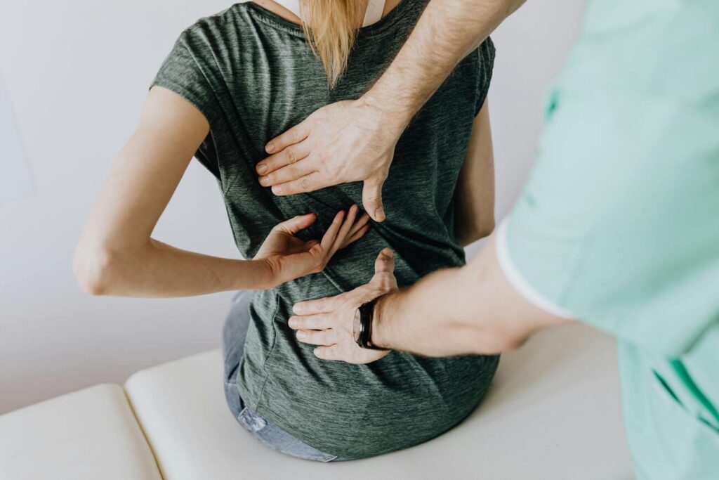 Terapie Complementari- Valutazione colonna da parte di osteopata.
