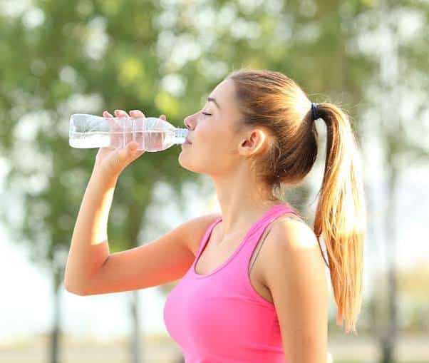 Disidratazione: i 3 segnali che il corpo manda prima dei sintomi più seri 1 Disidratazione